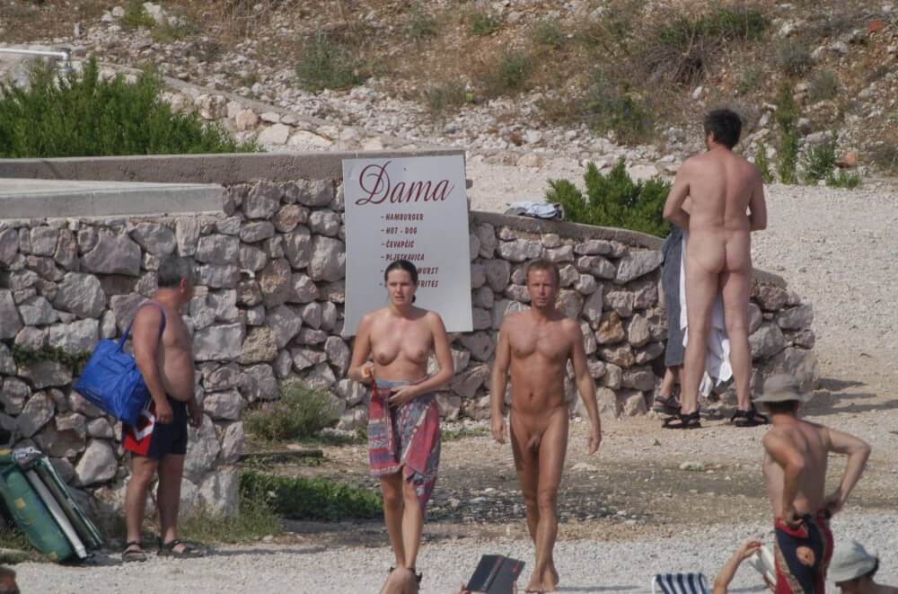 Baska Rock-Wall Path pics - There are many politicians among nudists