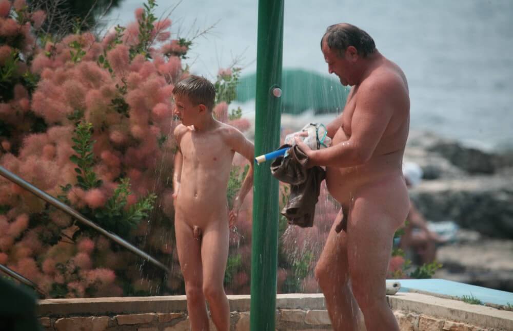 Naturist Shower Profiles pics - A slight inclination toward nudism