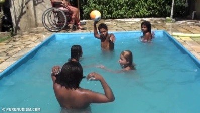 Oceanic Backyard Noon # 1 Full HD - Family nudism in the 21st century