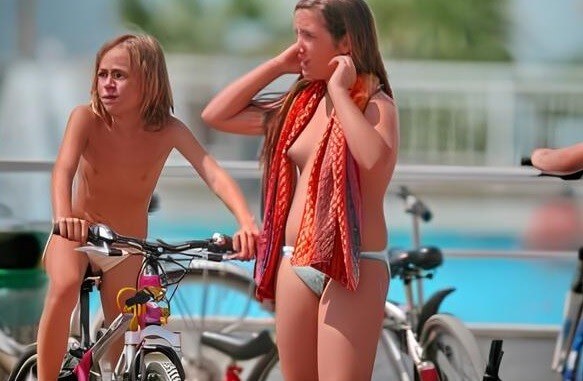 Water Locations Photo Set 3 - Naturists respect each other and those around them