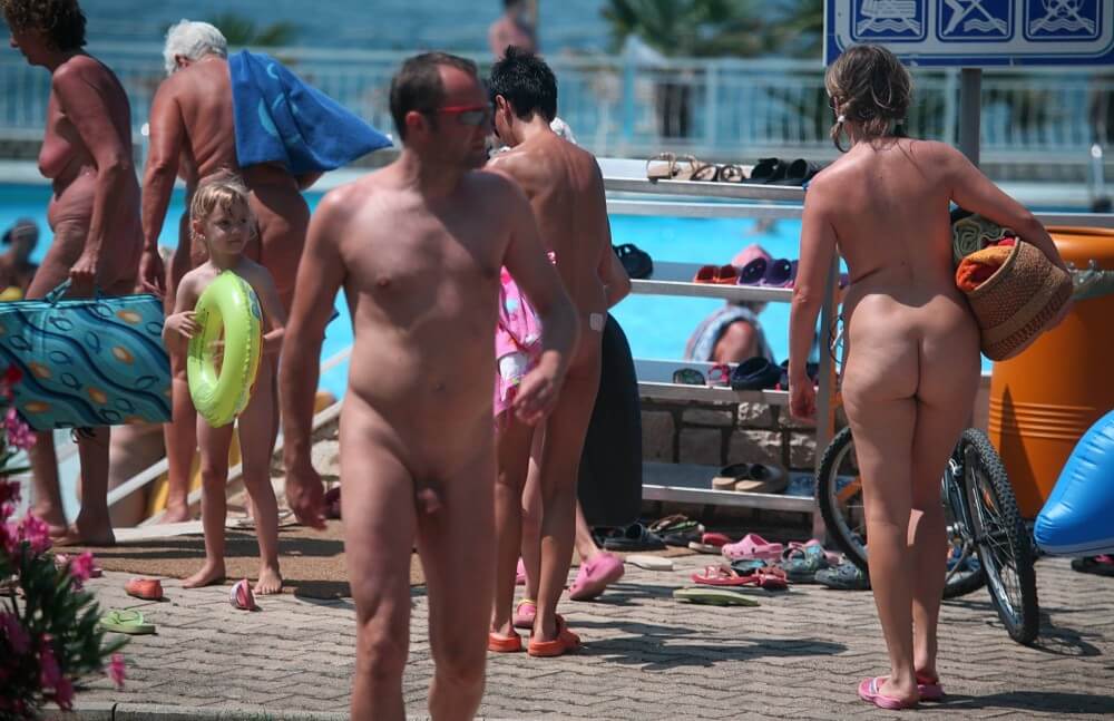 Daytime Nudists Chill Out photos - The practice of nudism helps us shed imposed stereotypes and insecurities