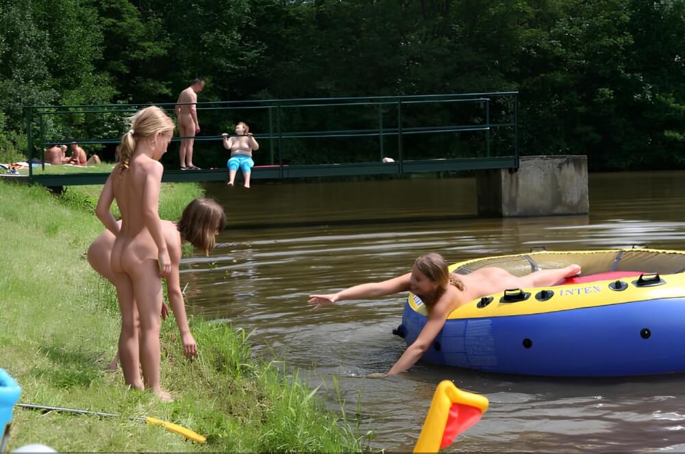 Naked Body gallery - People seek in nudism a way to overcome their insecurities