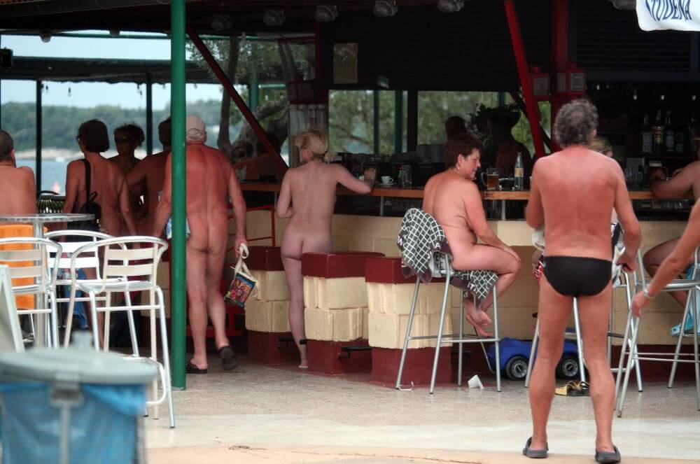 Outdoor diner view - Completely naked people on planet Earth