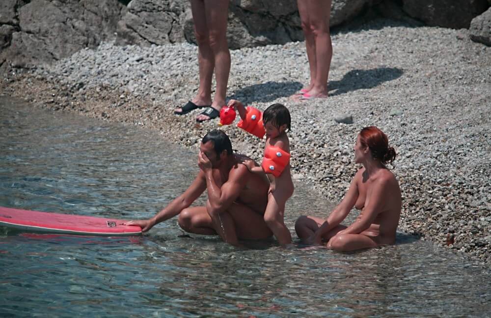 Beach Nudist Family Shore Camp pics - There are many politicians among nudists