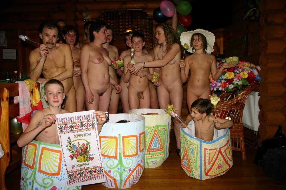 Easter Group Memories pics - In this nudist movement, voluntariness and comfort are important