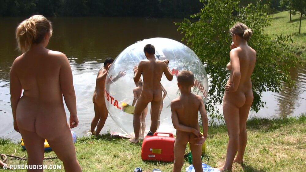 Aqua Nude Relaxation Full HD - In naturism, nature serves as the bodys natural clothing