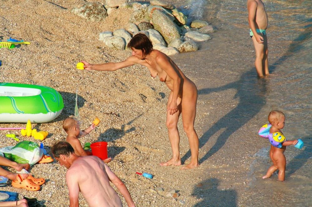 Ula Naturists Beach photo gallery - Completely naked people on planet Earth