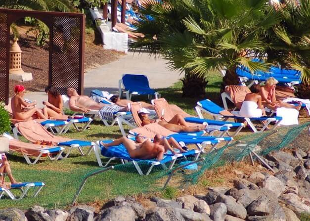 Enature - Les textiles - Nudism helps overcome prejudices and fears