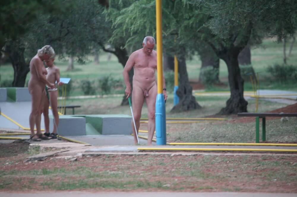 Mini-Golf Nude Participants pics - Nudism is a way to improve health and boost self-esteem