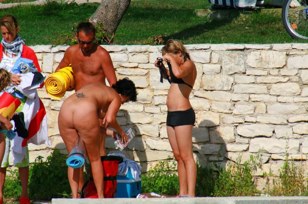 Ula FKK Sisters Day photo gallery - The underlying principle of nudism and naturism is the value of harmony and balance