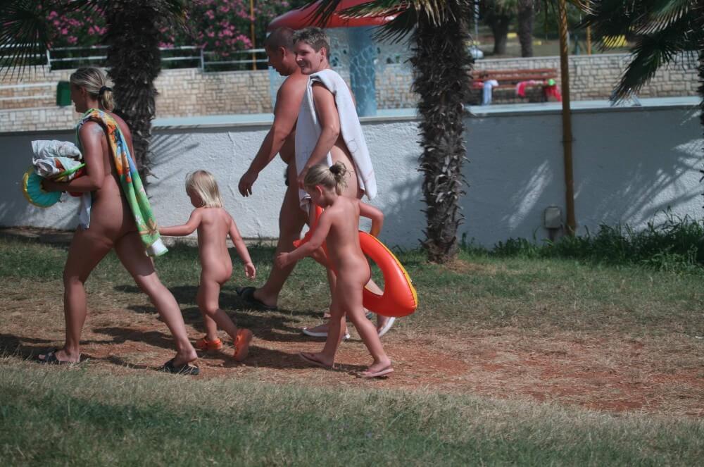 Naturist Family Movement pics - Living in harmony and tranquility is the goal of naturists