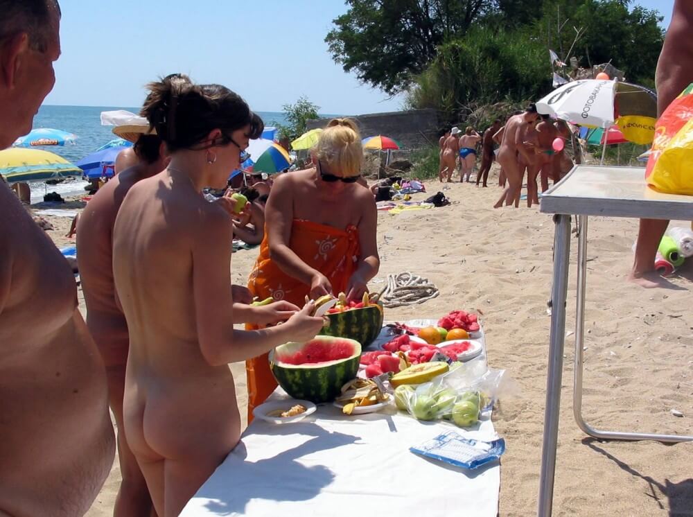 Bulgarian Nude Day Preps pics - Promoting nudism to the masses