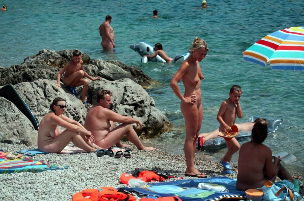 Rock Side Family Camping pics - Ordinary Citizens Consciously Practicing Nudism