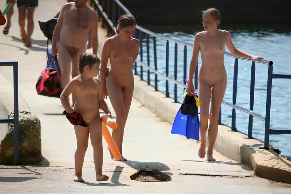 Naturism photo gallery # 11 - A life free of unnecessary worries is a hallmark of naturism