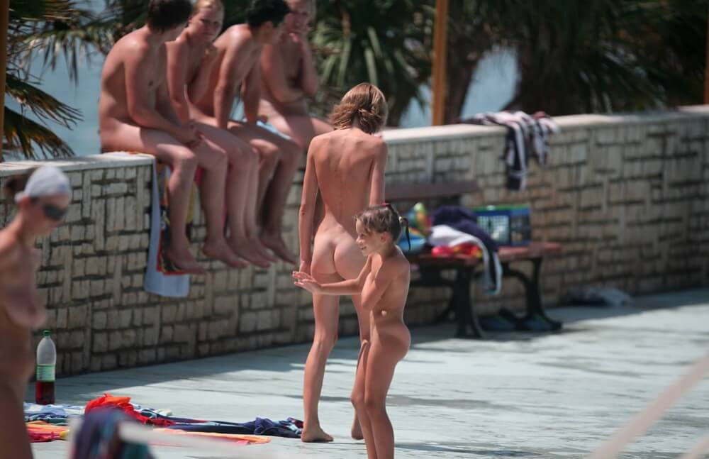 Ledge Group Naturists pics - Naturists live in harmony and tranquility