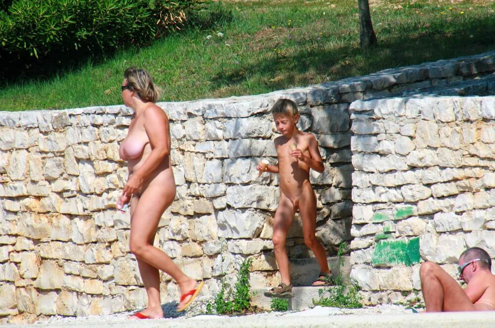 Ula FKK Wall-Side Families pics - For naturists, nudity is part of natural existence