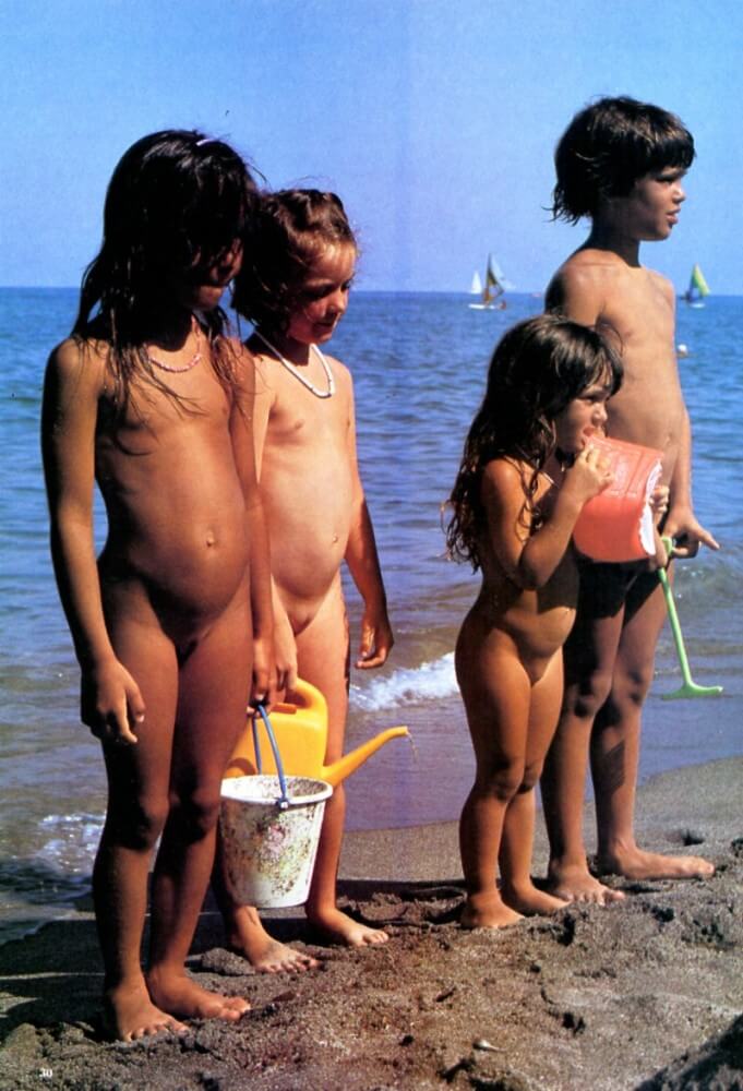 Jung und Frei Nr 6 - They value respect for nature and the fully naked body