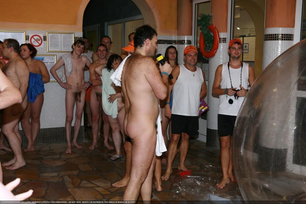 Naturism photo gallery # 56 - Active naturists on vacation