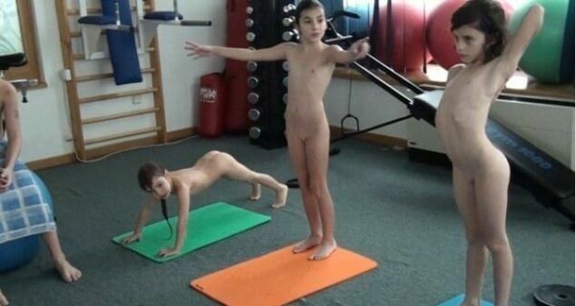 Piano, pool and tennis Full HD - Being naked helps one feel a sense of freedom