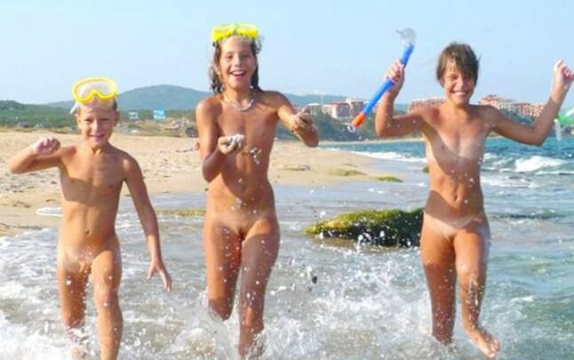Naturism photo gallery # 27 - Clothing is a barrier for a nudist