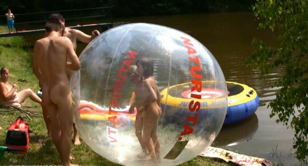 Daytime Family Picnic Full HD - Naturism and nudism value honesty and sincerity in relationships