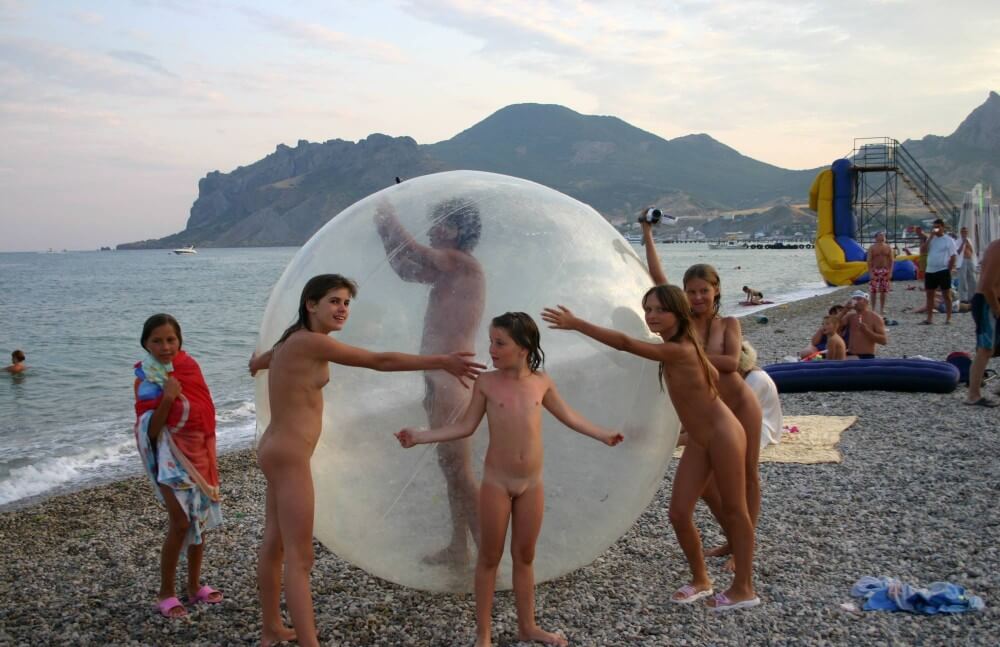 Pics Walk on the Beach Balloon - Nudity in naturism is an expression of respect for oneself and the world around us