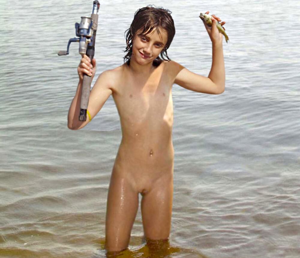 Naturism photo gallery # 42 - Nudism helps overcome shyness and insecurities