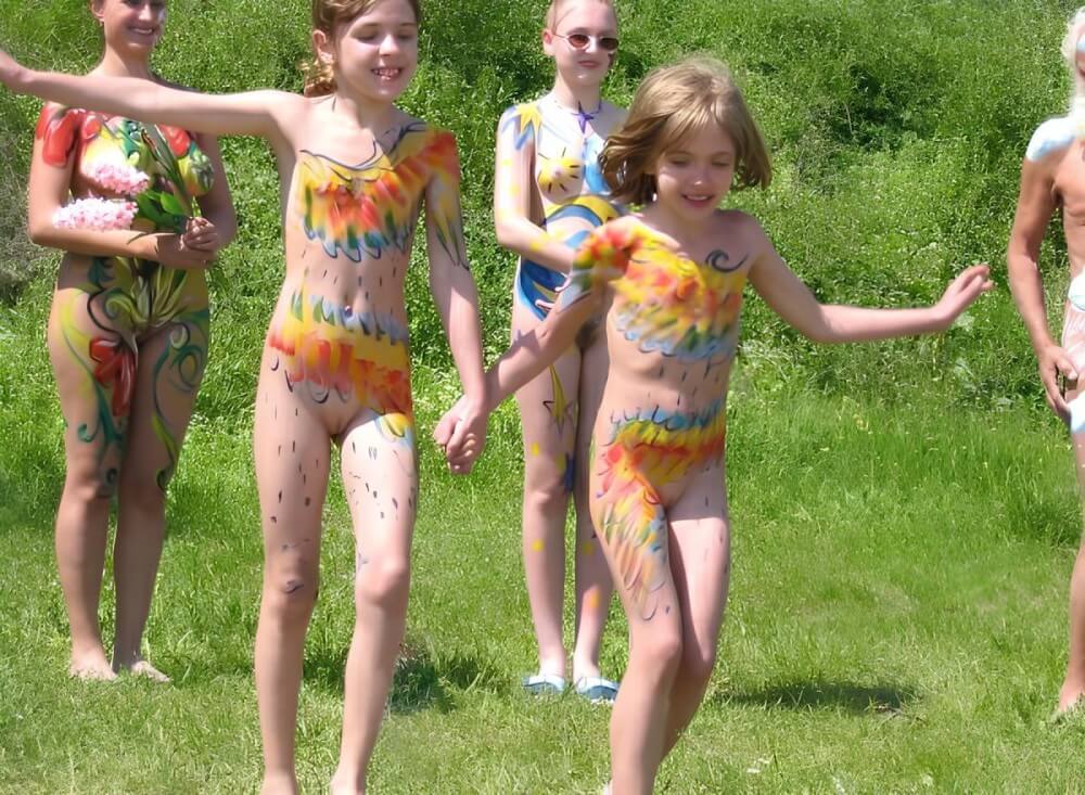 Naturism photo gallery # 29 - The natural beauty of the body is one of the goals of naturism and nudism